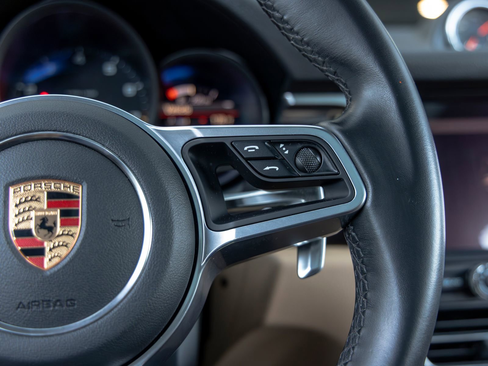Certified 2020 Porsche Macan AWD/4WD image 32