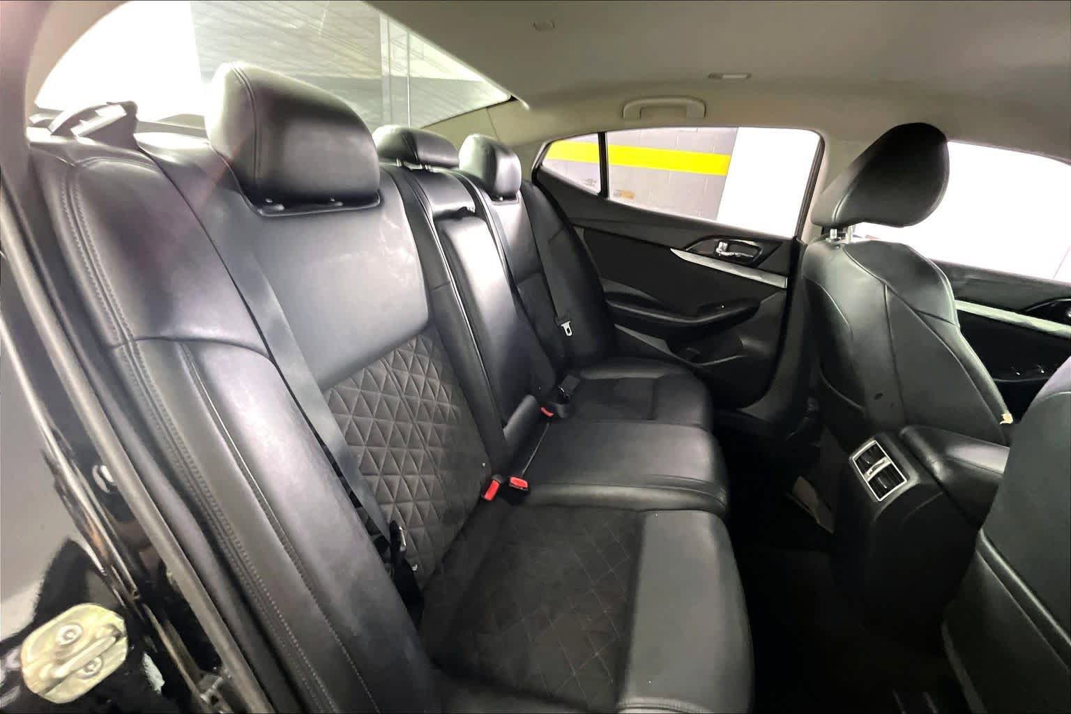 Used 2016 Nissan Maxima SR w/ Interior Lighting Package image 22