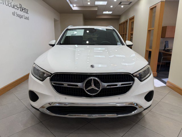 Used 2024 Mercedes-Benz GLC 300 4MATIC image 2