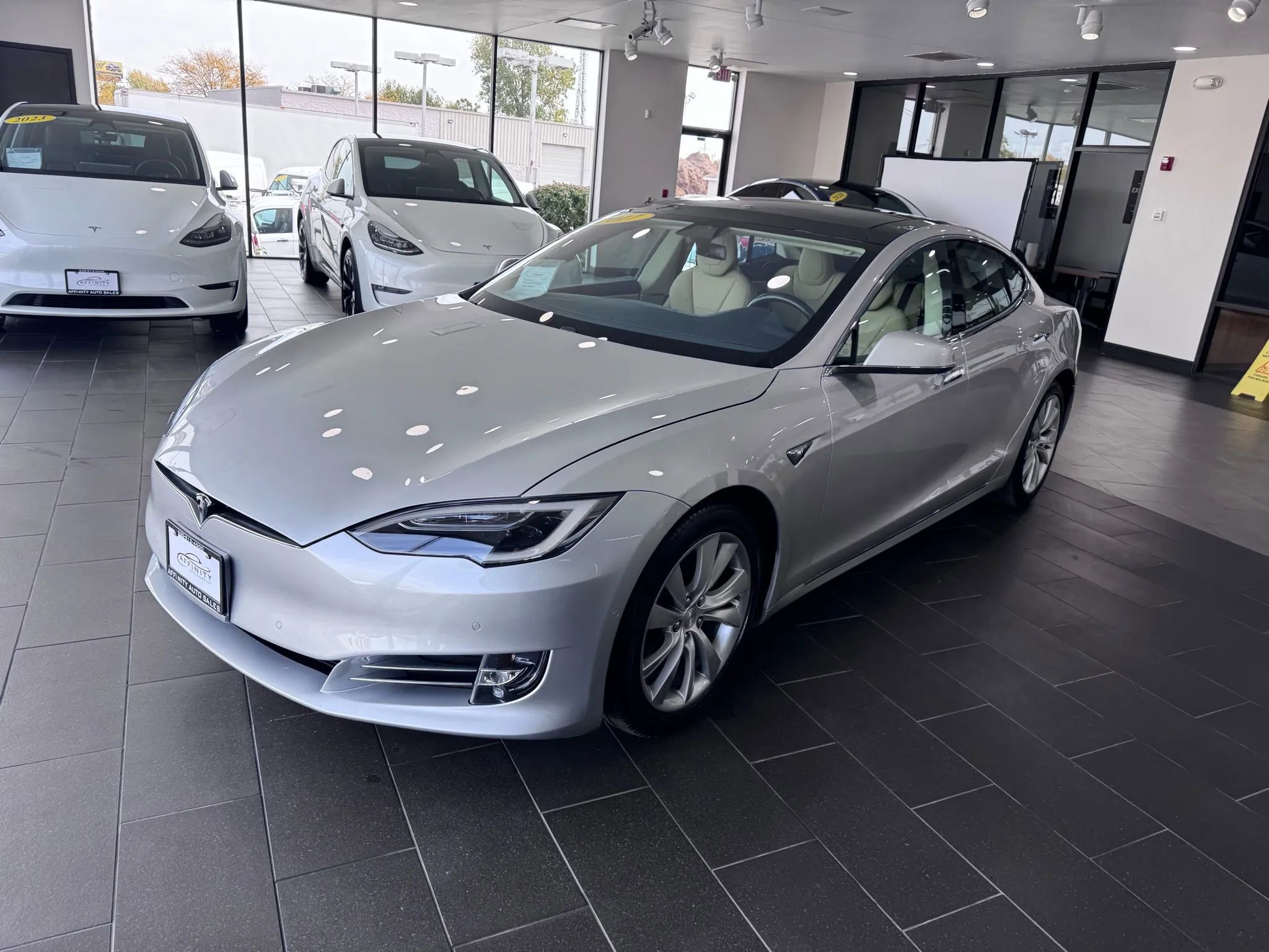 Used 2017 Tesla Model S 75D image 2
