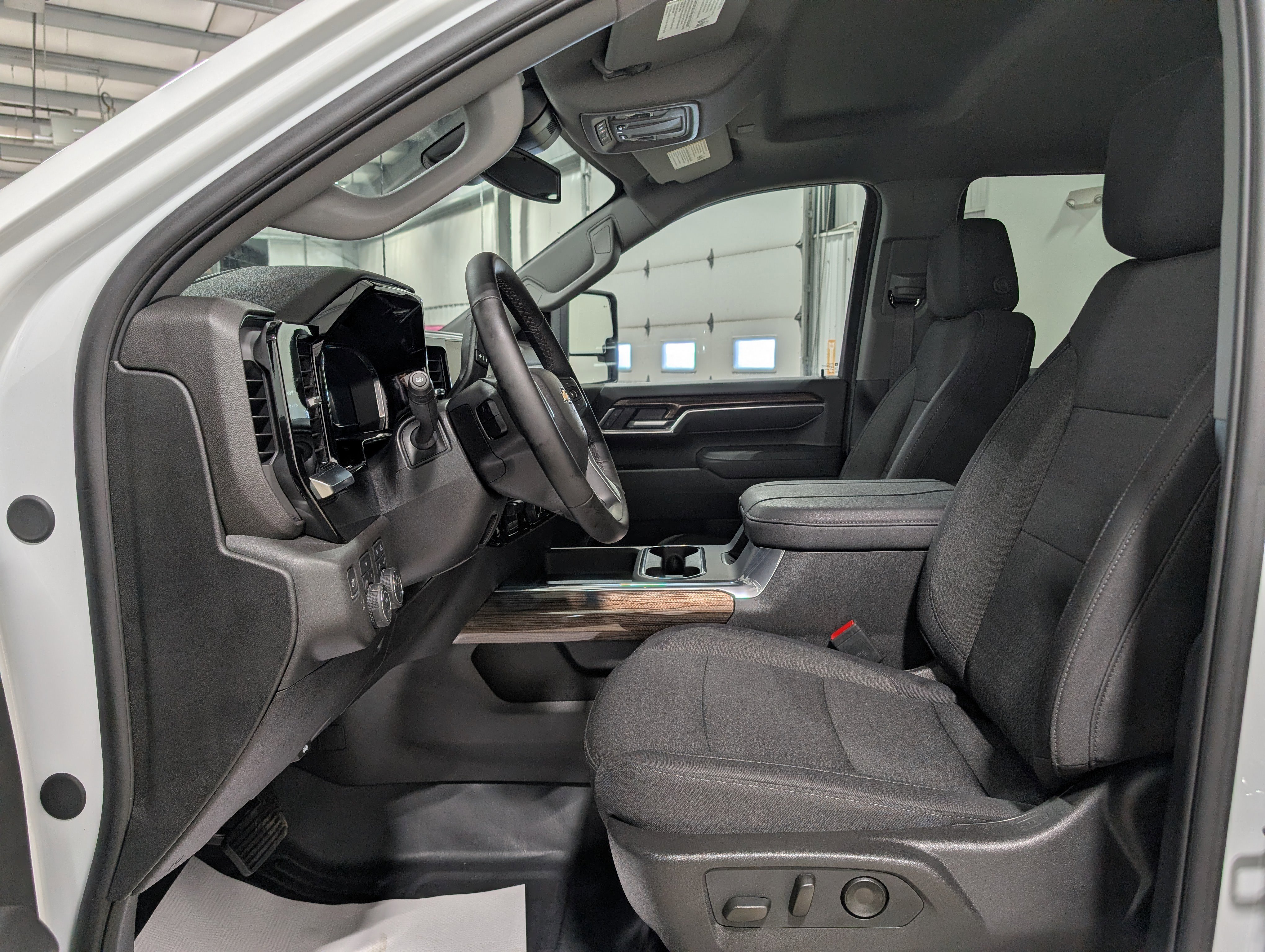 Used 2025 Chevrolet Silverado 2500 LT image 15