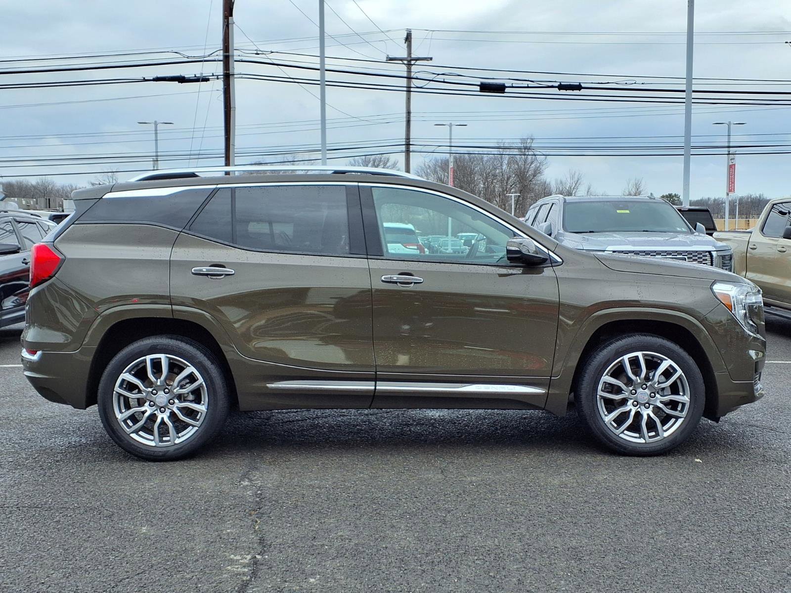 Certified 2024 GMC Terrain Denali w/ Denali Premium Package AWD/4WD image 2