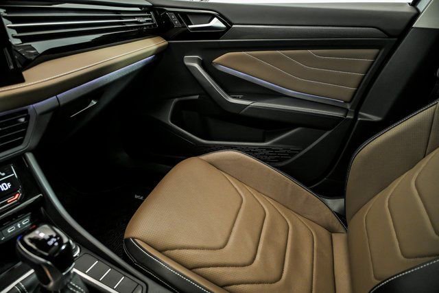 Certified 2025 Volkswagen Jetta SEL image 23