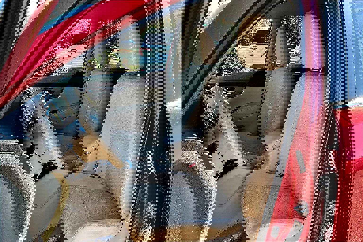 Used 2014 Nissan Rogue SV w/ SV Premium Package image 26