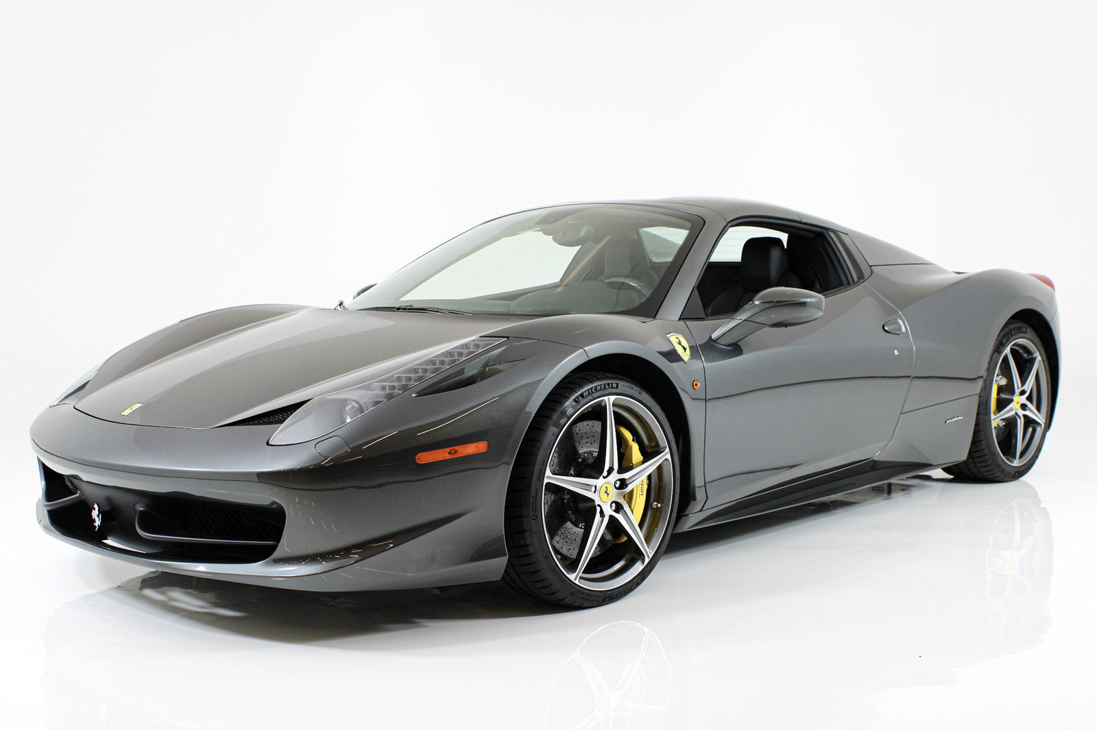 Certified 2013 Ferrari 458 Spider RWD image 3