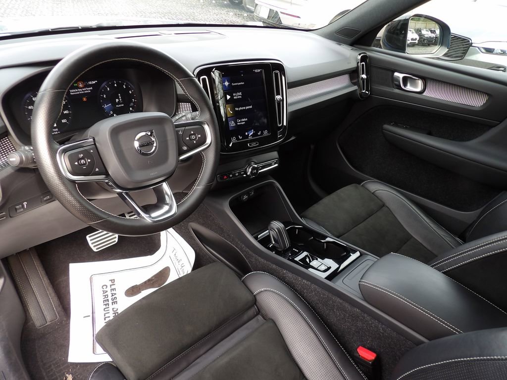 Used 2021 Volvo XC40 T5 R-Design w/ Climate Package image 12