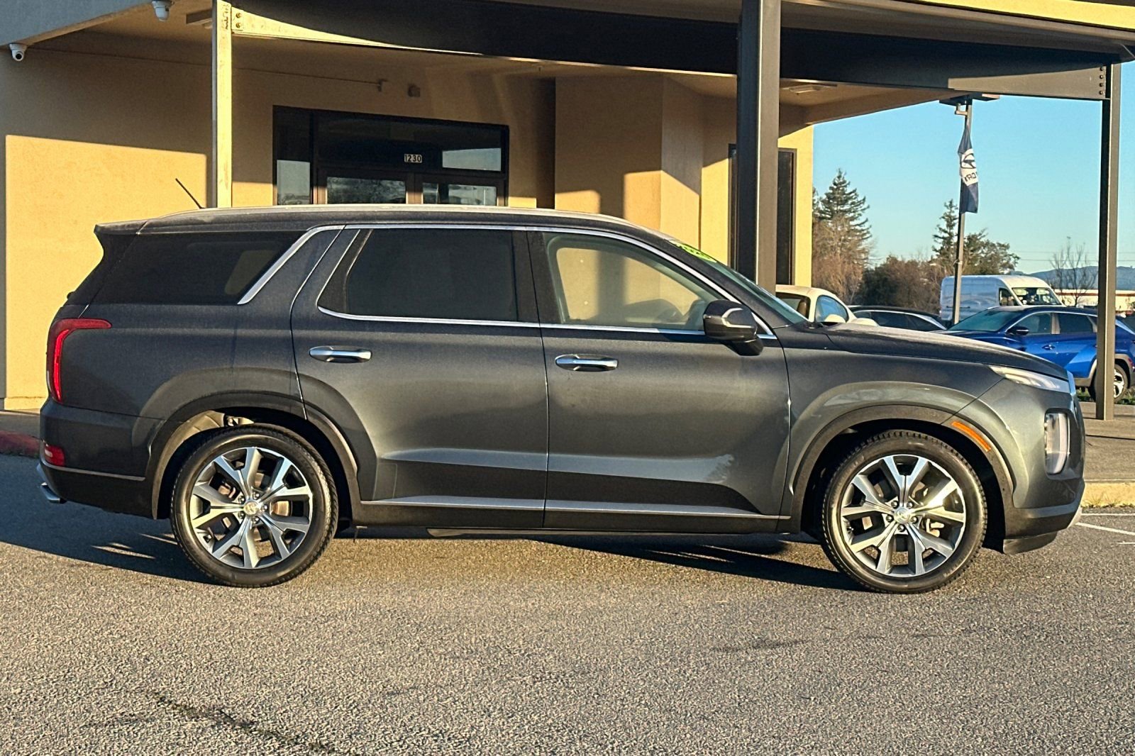 Used 2020 Hyundai Palisade SEL w/ Premium Package image 3