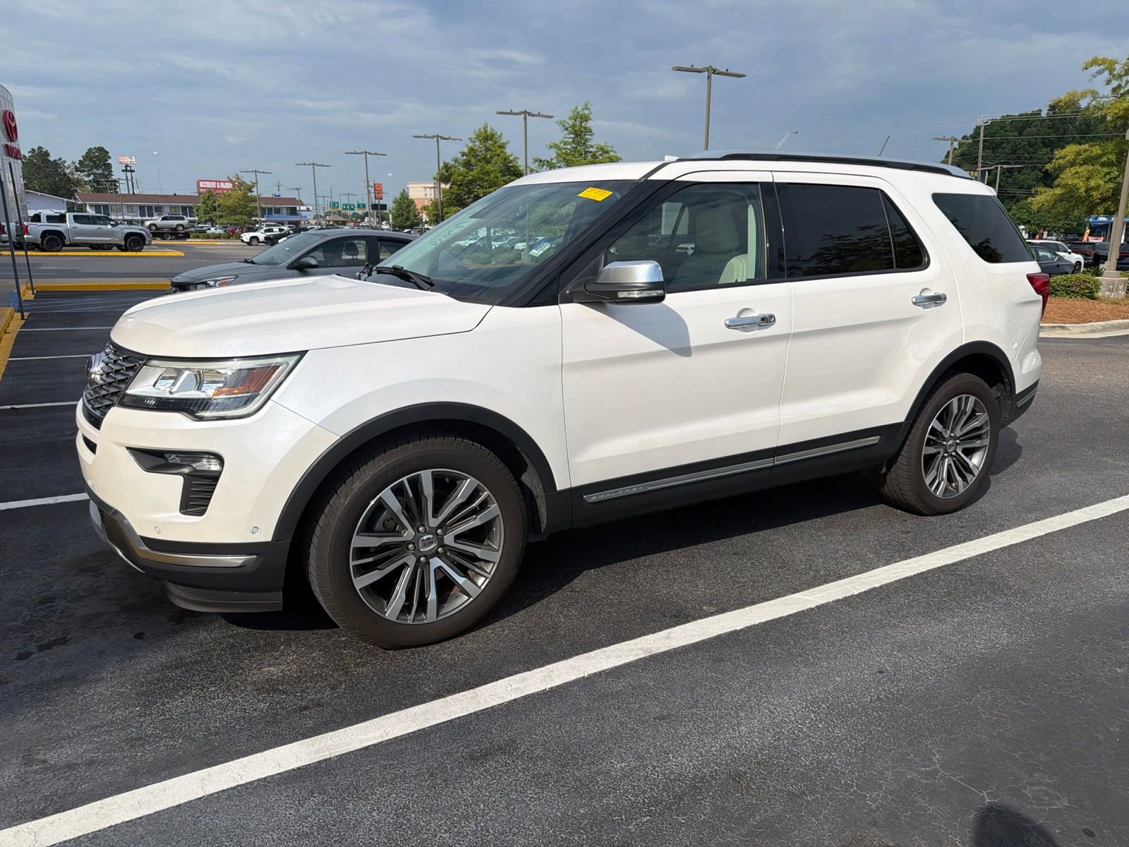 Used 2019 Ford Explorer Platinum AWD/4WD image 4