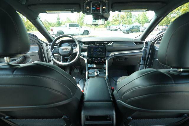 Certified 2025 Jeep Grand Cherokee Limited w/ Luxury Tech Group II AWD/4WD image 26