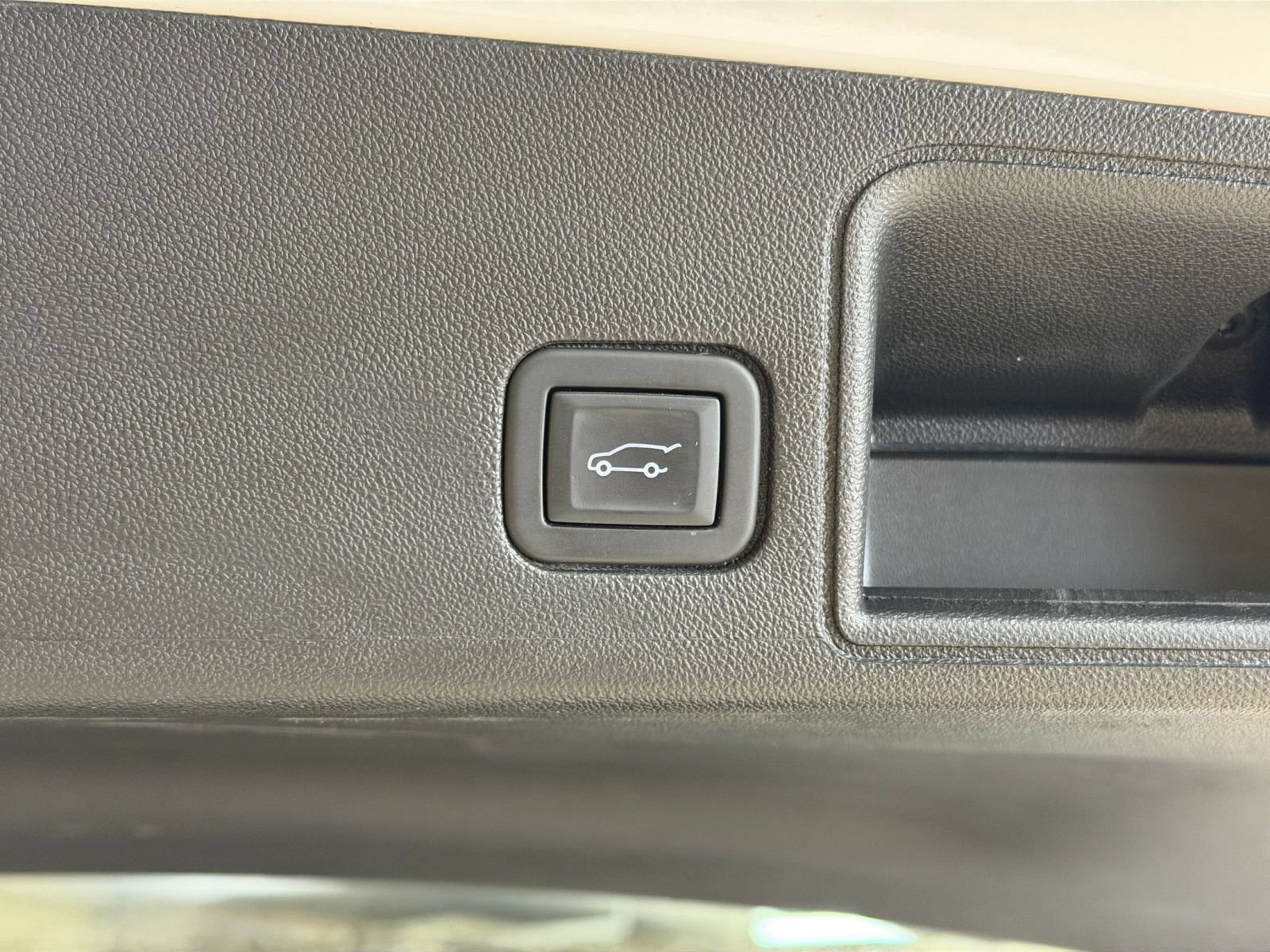 Used 2024 GMC Terrain SLT AWD/4WD image 23