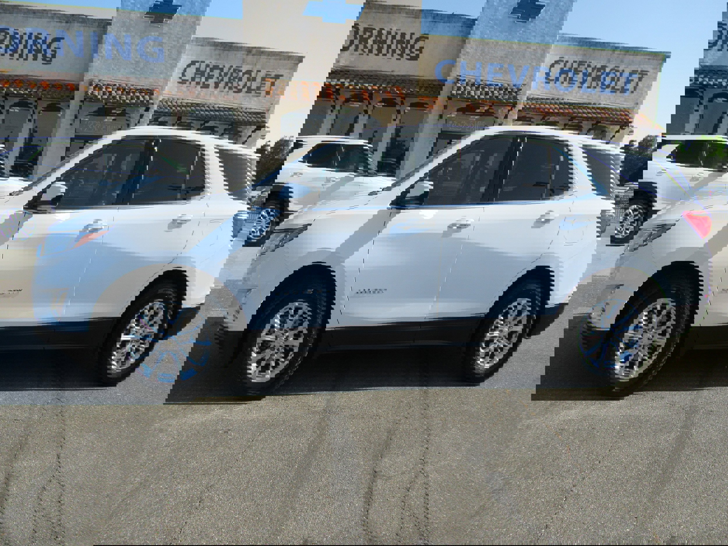 Used 2020 Chevrolet Equinox LT image 2