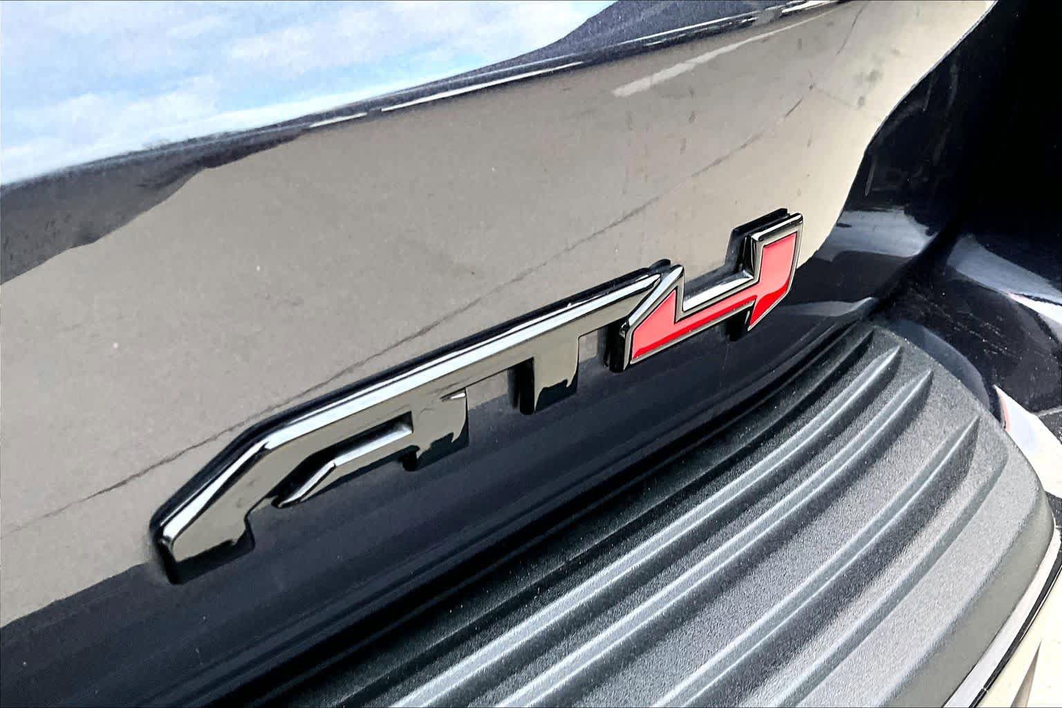 Used 2025 GMC Yukon AT4 Ultimate w/ LPO, Floor Liner Package AWD/4WD image 9