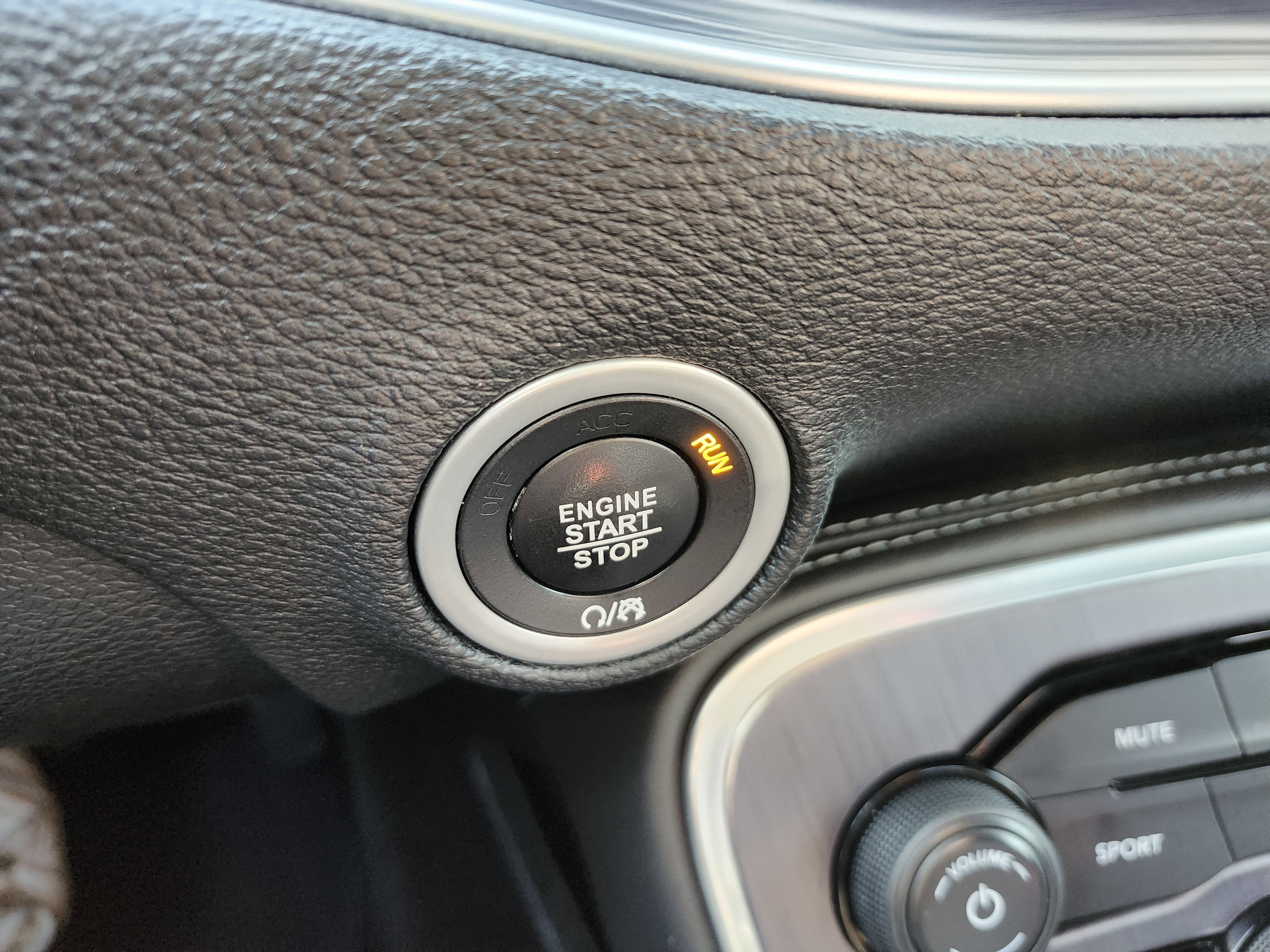 Used 2018 Dodge Challenger R/T w/ Sound Group RWD image 9