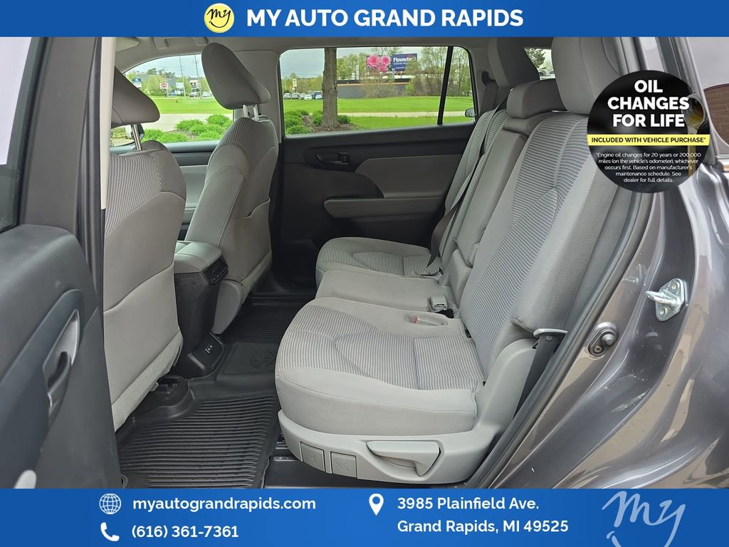 Used 2023 Toyota Highlander LE AWD/4WD image 27