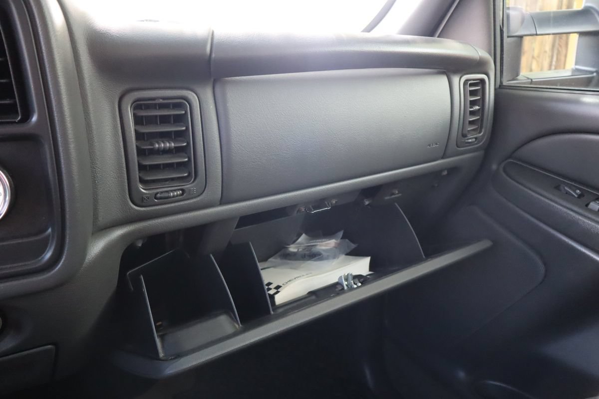 Used 2004 Chevrolet Silverado 3500 LS w/ Heavy-Duty Power Package RWD image 35