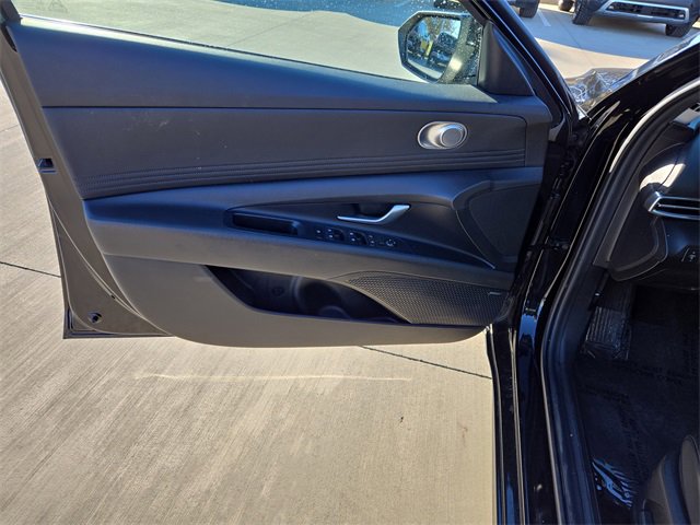 Used 2024 Hyundai Elantra Limited image 11