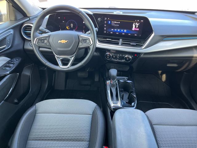 Certified 2025 Chevrolet Trax LT w/ LT Convenience Package image 17