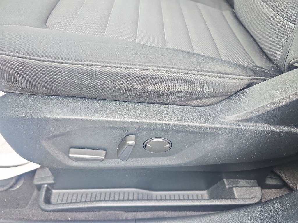 Used 2020 Ford Edge SE w/ Cargo Accessory Package image 17