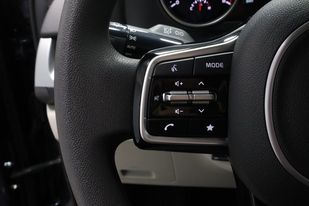 Used 2024 Kia Carnival LX image 26