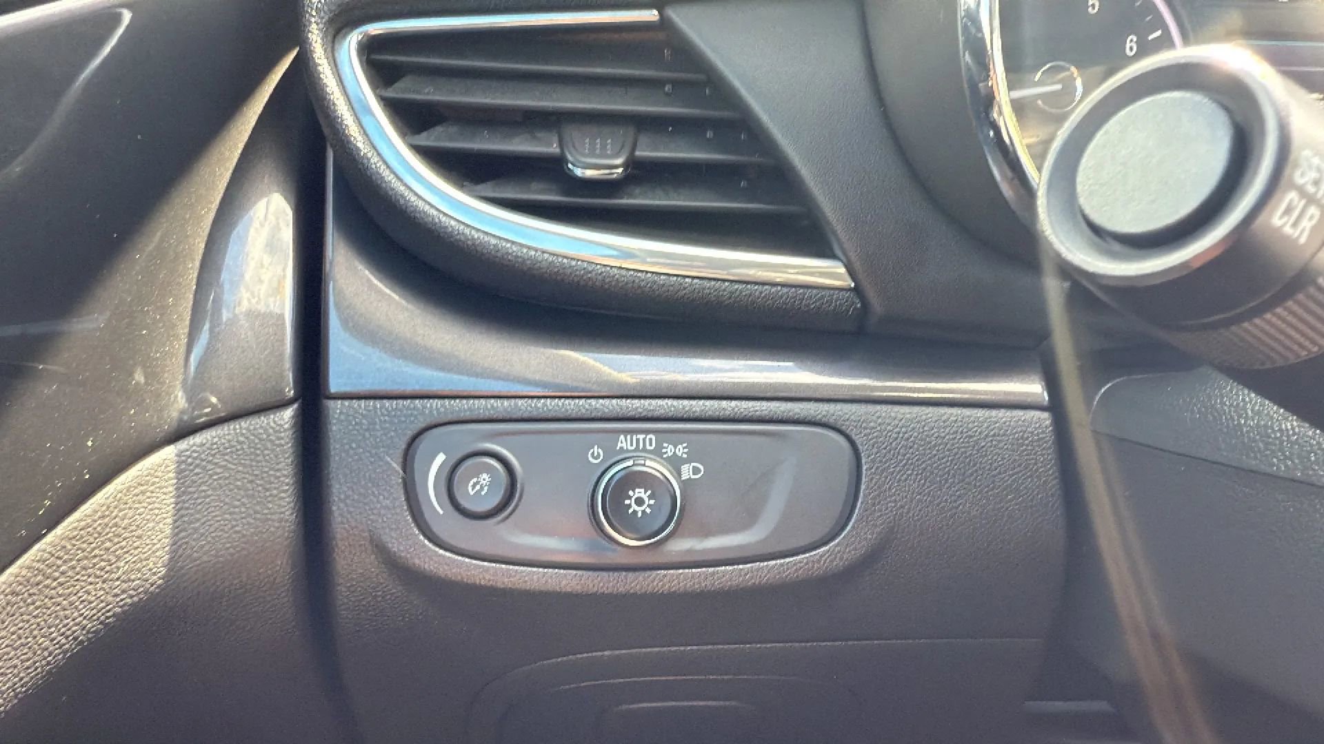 Used 2018 Buick Encore Preferred image 15