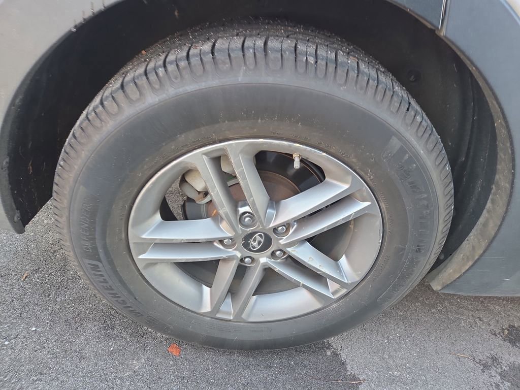 Used 2017 Hyundai Santa Fe Sport image 3