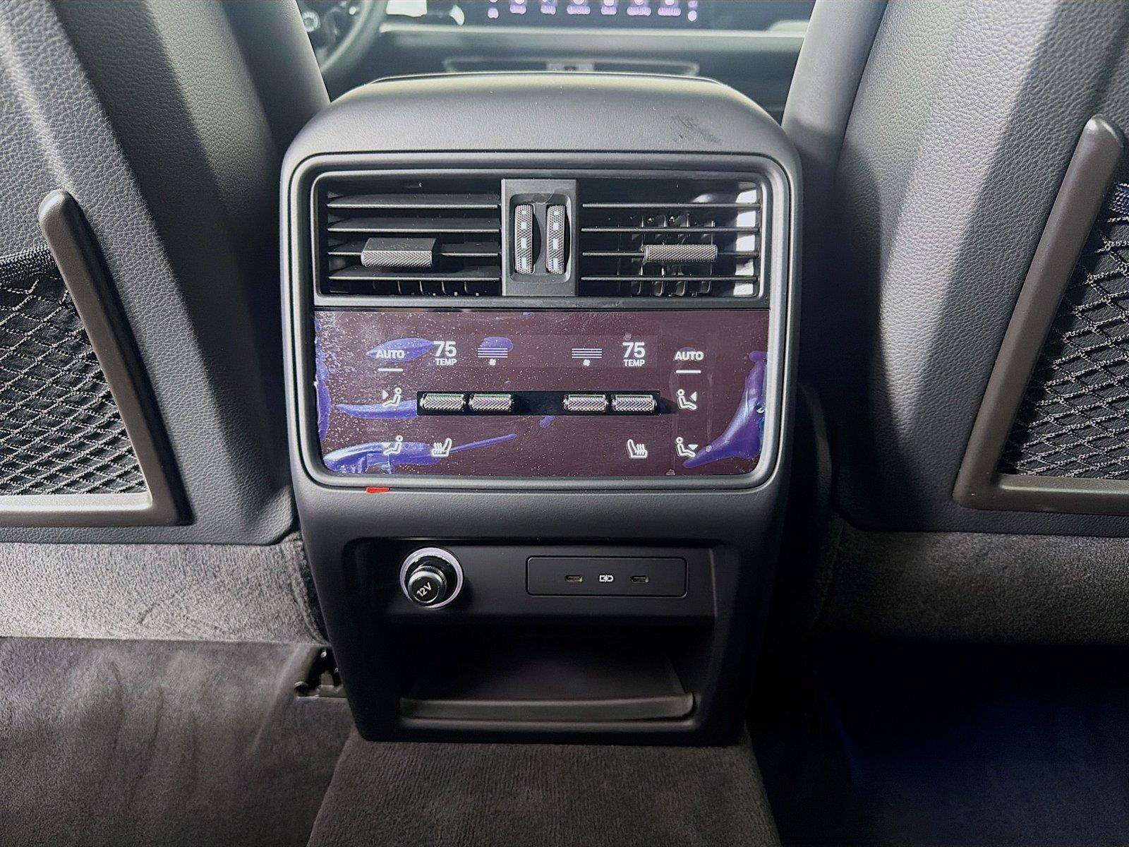 Certified 2025 Porsche Cayenne AWD/4WD image 22