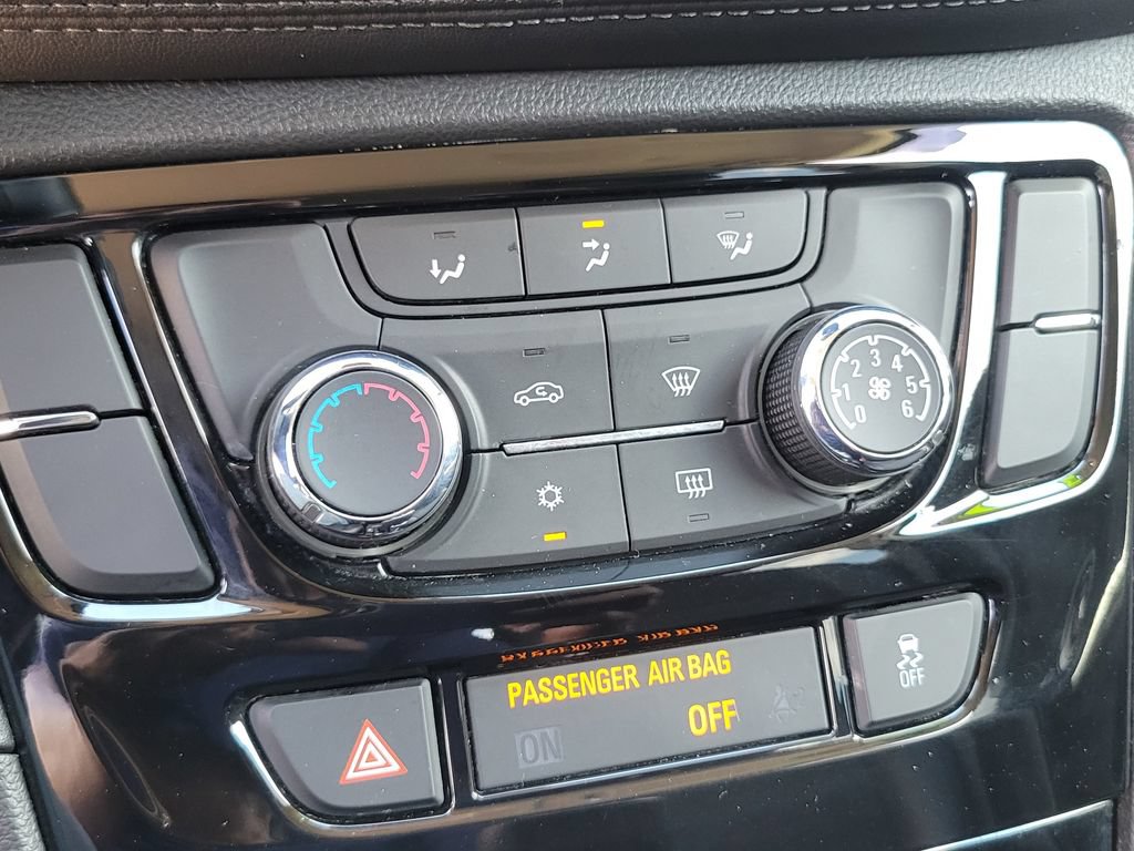 Used 2020 Buick Encore Preferred AWD/4WD image 27