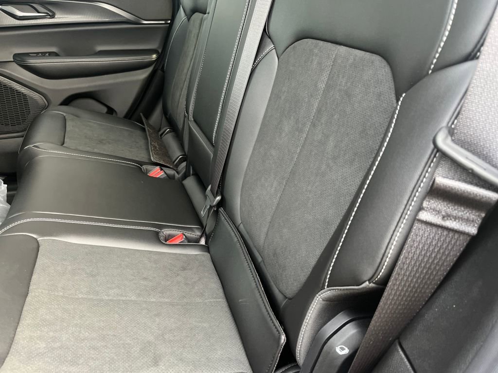 New 2025 Jeep Grand Cherokee Altitude image 23