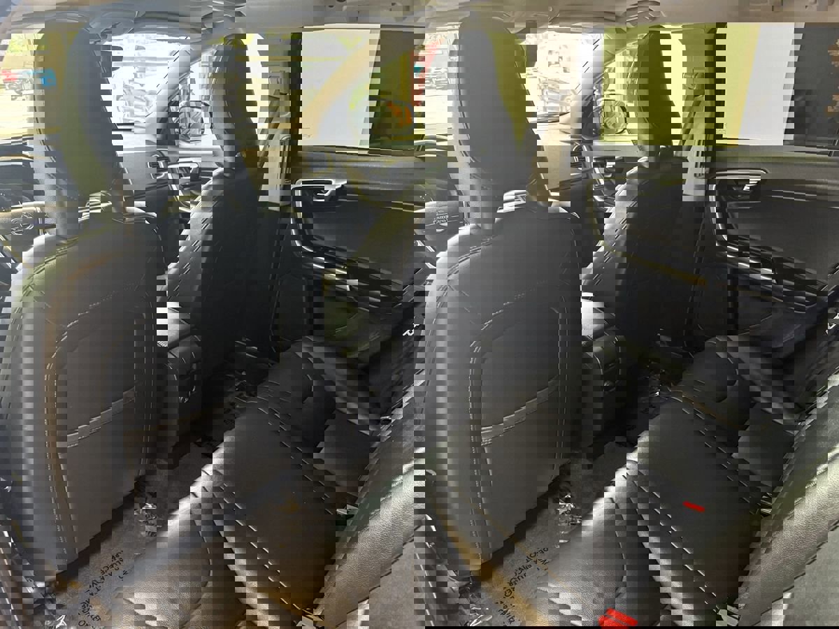 Used 2018 Volvo V60 T5 Cross Country w/ Convenience Package image 44