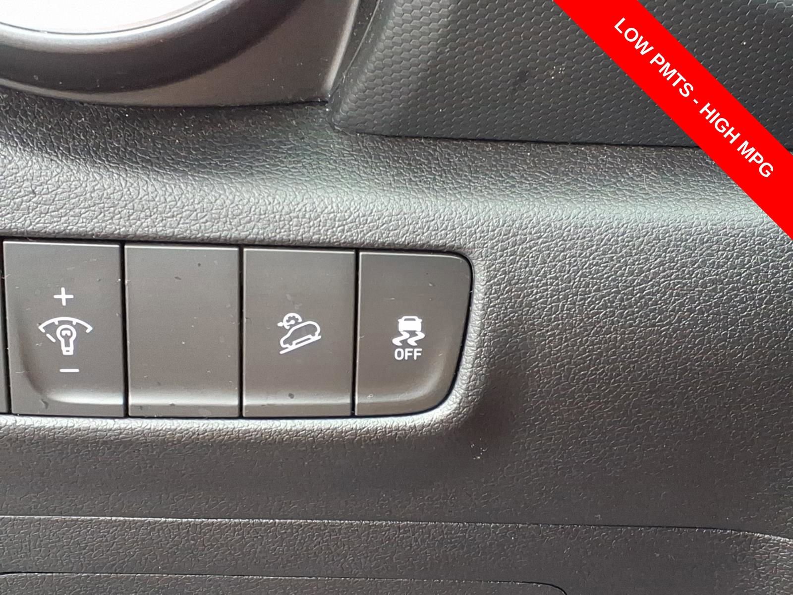 Used 2023 Hyundai Kona SEL AWD/4WD image 27