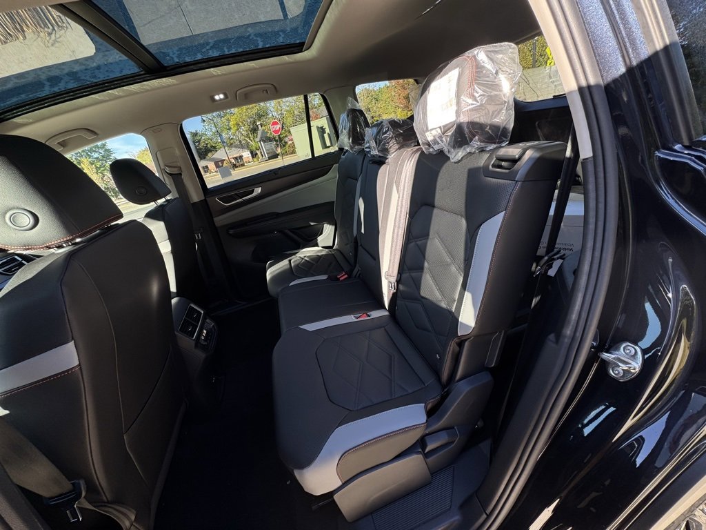 New 2025 Volkswagen Atlas Peak Edition SE image 30