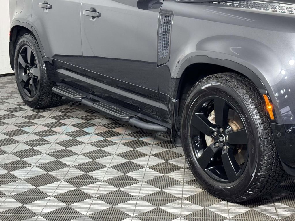 Used 2022 Land Rover Defender 110 X-Dynamic HSE image 12