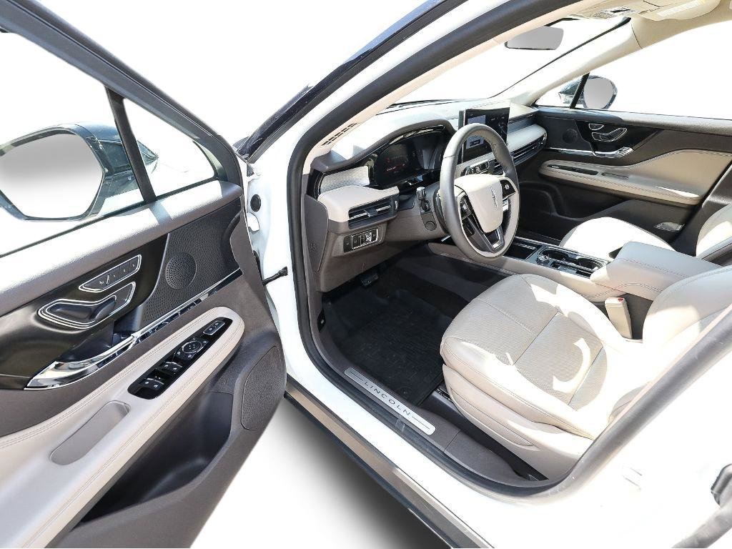 Used 2024 Lincoln Corsair AWD w/ Equipment Group 101A image 10