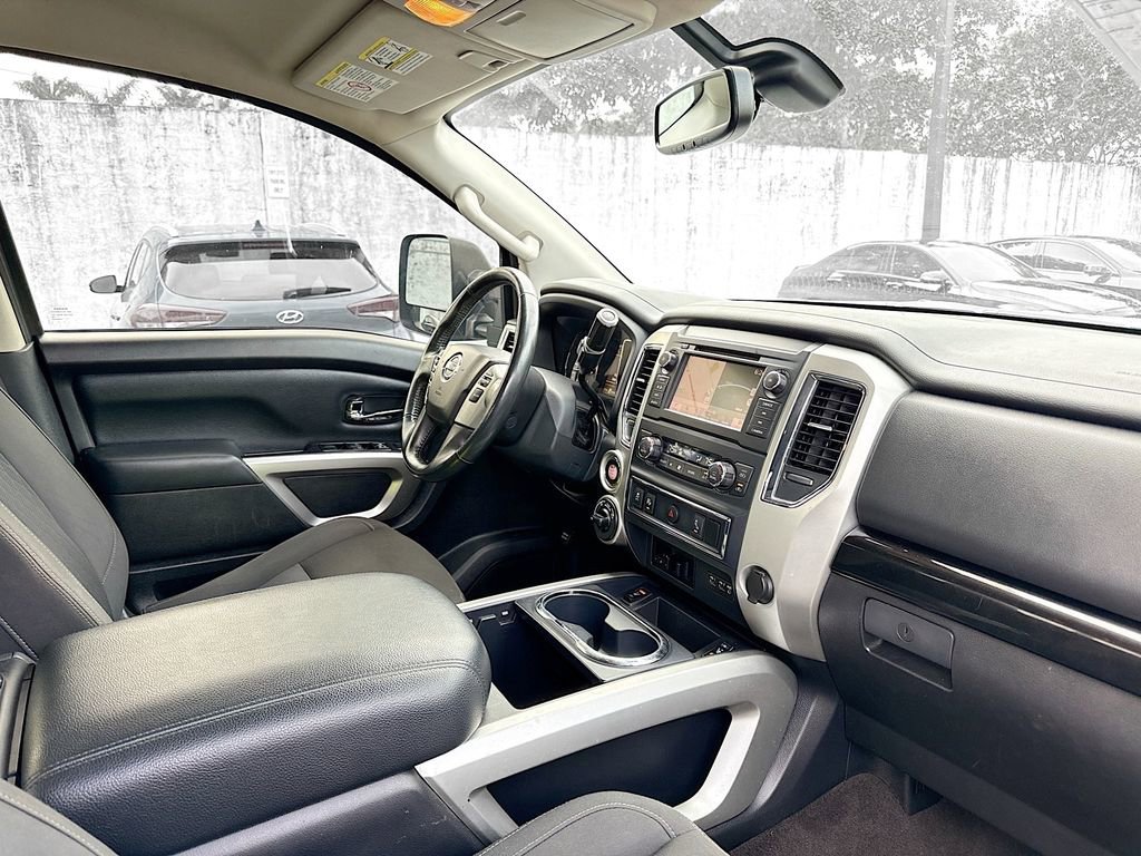 Used 2019 Nissan Titan SV w/ SV Convenience Package AWD/4WD image 31