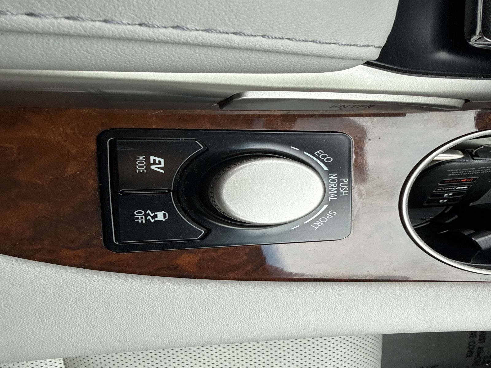 Used 2016 Lexus RX 450h AWD w/ Cold Weather Package image 32