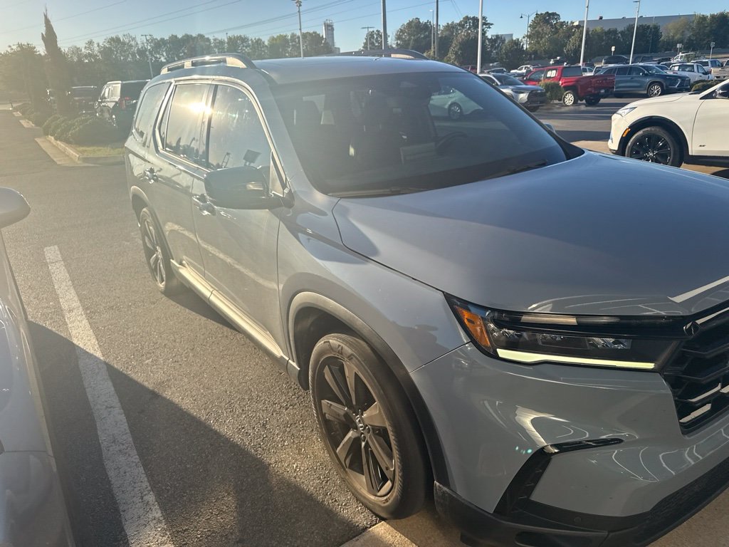 Used 2025 Honda Pilot Black Edition image 3