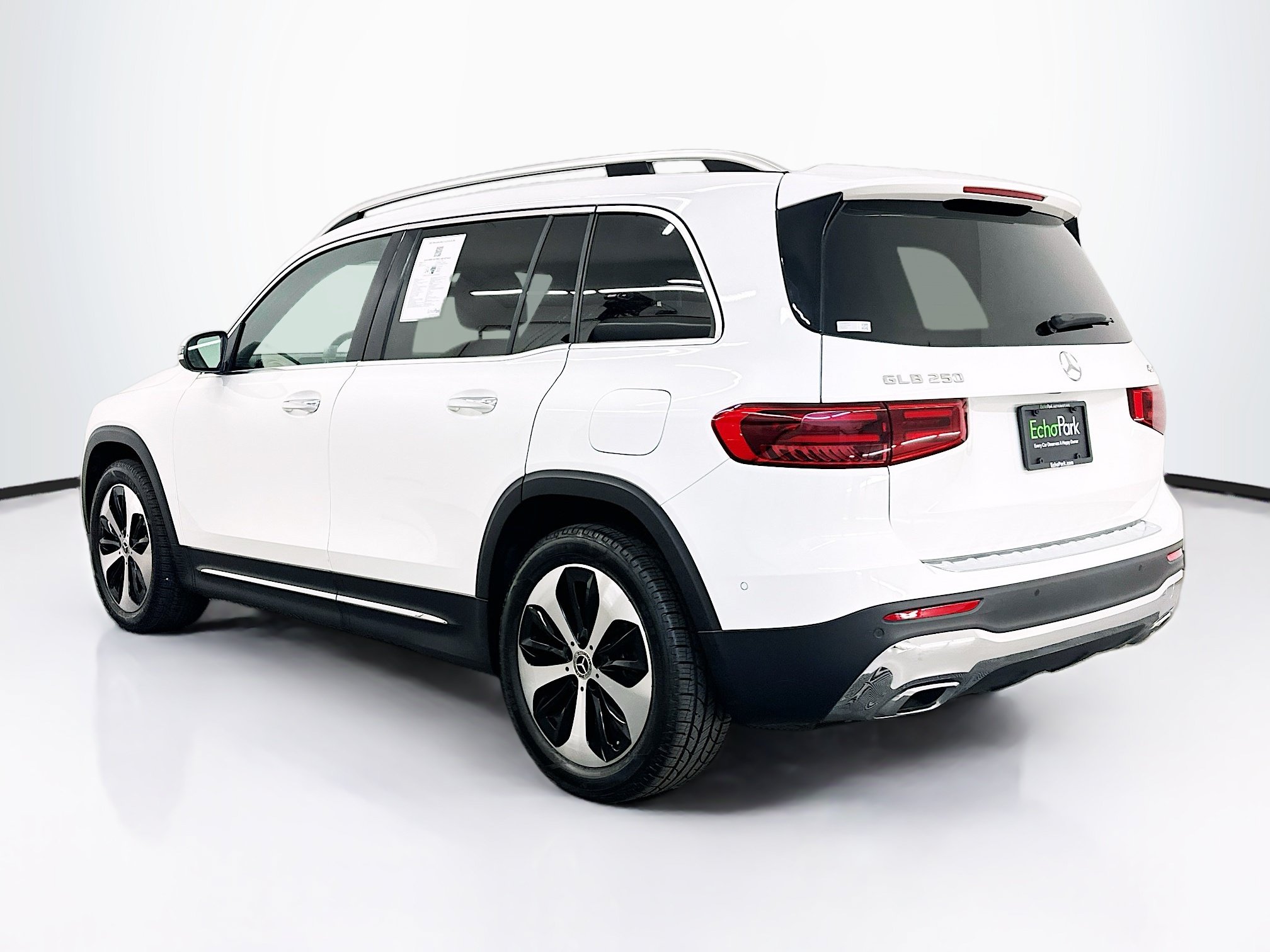 Used 2025 Mercedes-Benz GLB 250 4MATIC image 5