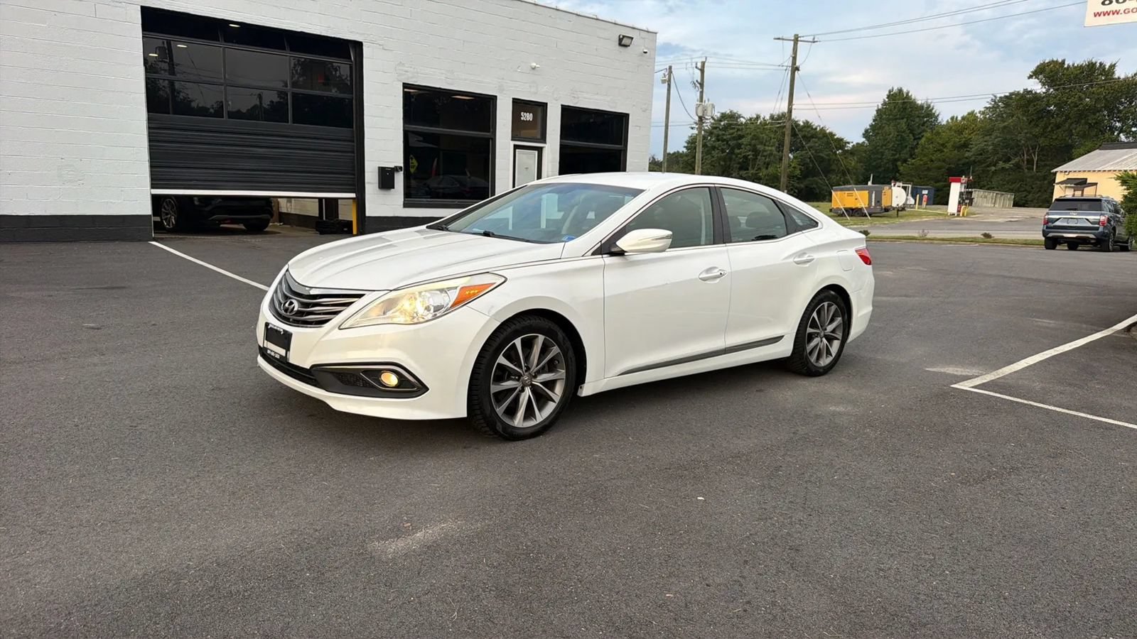 Used 2017 Hyundai Azera FWD image 3