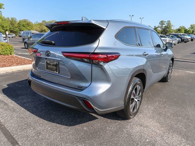 Used 2021 Toyota Highlander XLE FWD image 9