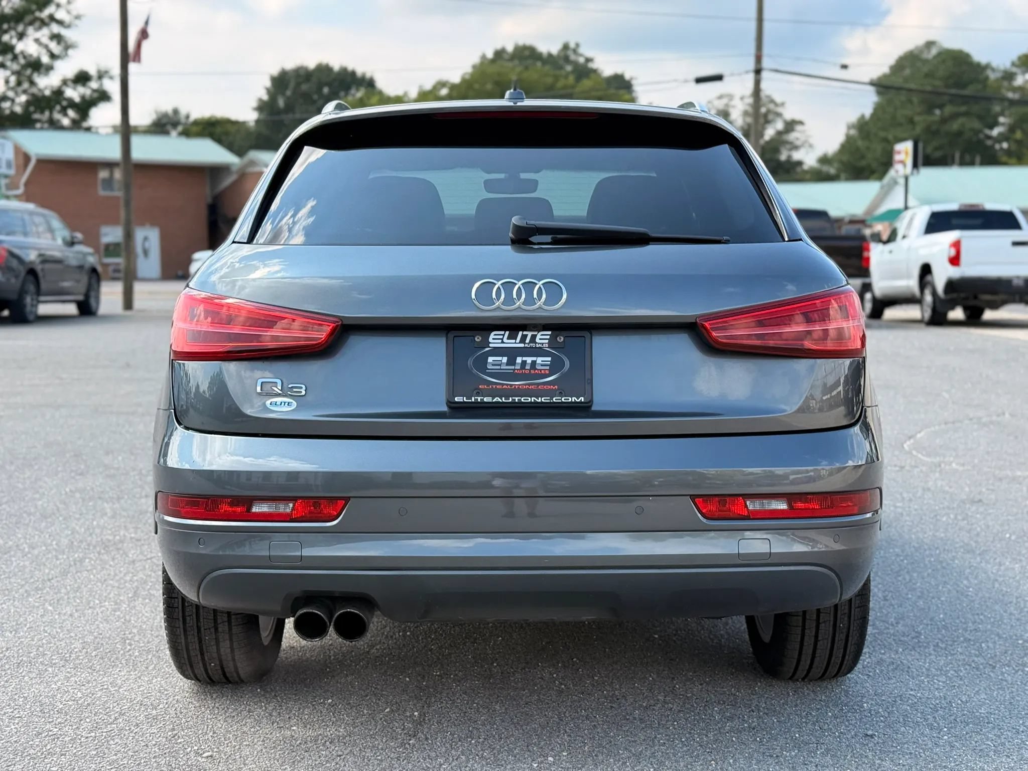 Used 2018 Audi Q3 2.0T Premium Plus w/ Premium Plus Package FWD image 8