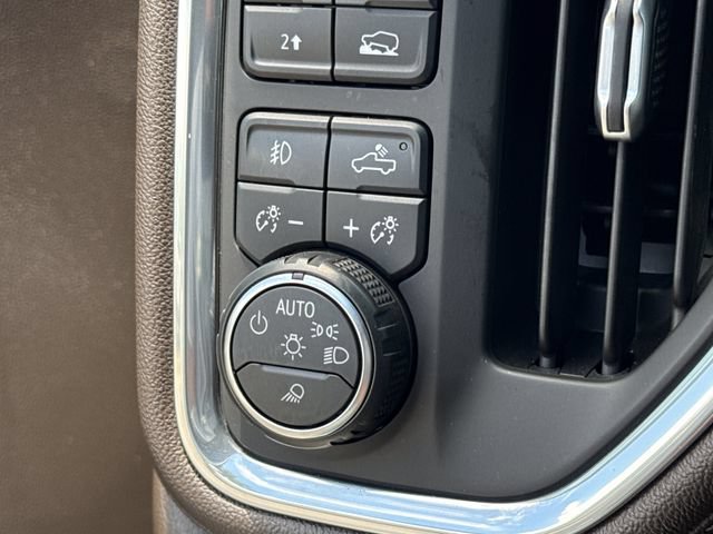 Used 2021 Chevrolet Silverado 1500 LTZ w/ Technology Package AWD/4WD image 36