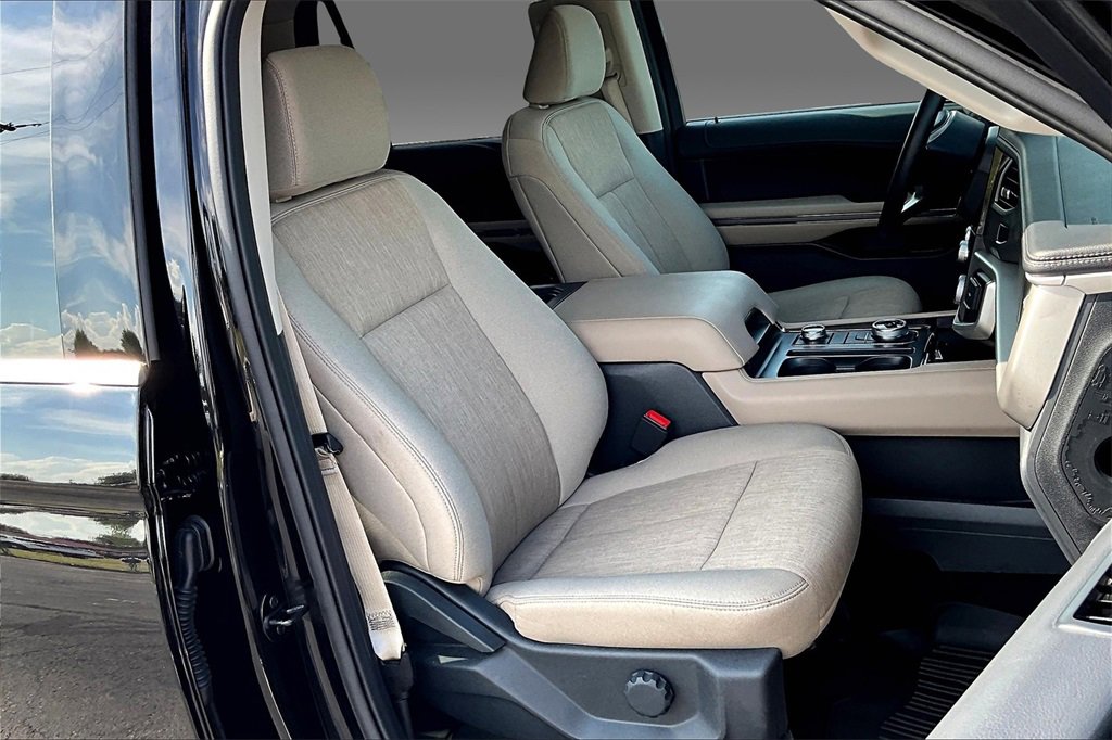 Used 2024 Ford Expedition XLT image 4