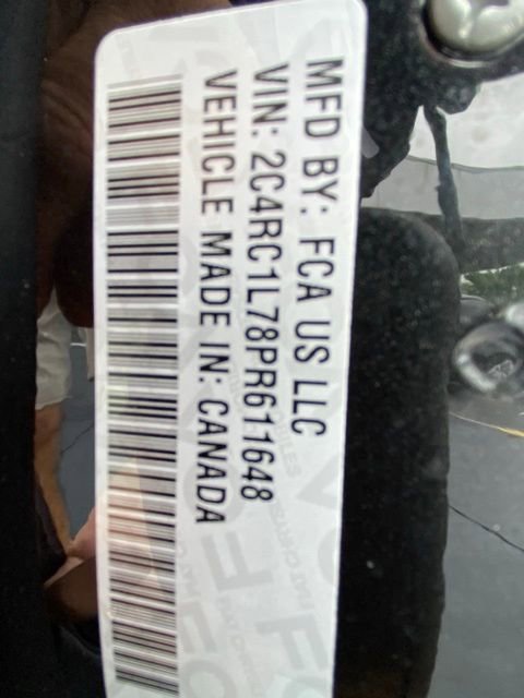 Used 2023 Chrysler Pacifica Touring-L image 27