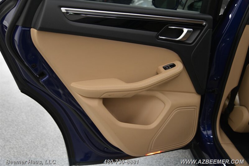 Used 2023 Porsche Macan AWD/4WD image 39