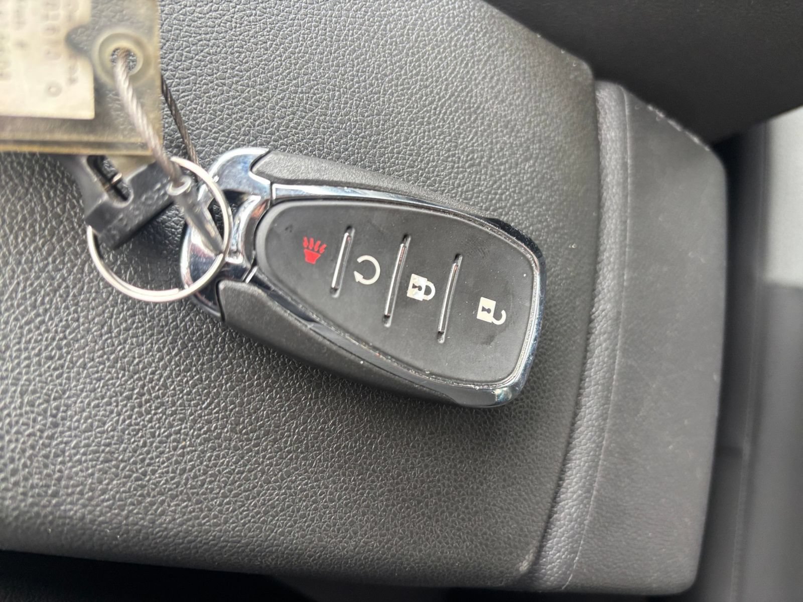 Used 2025 Chevrolet Trax LT w/ LT Convenience Package FWD image 19