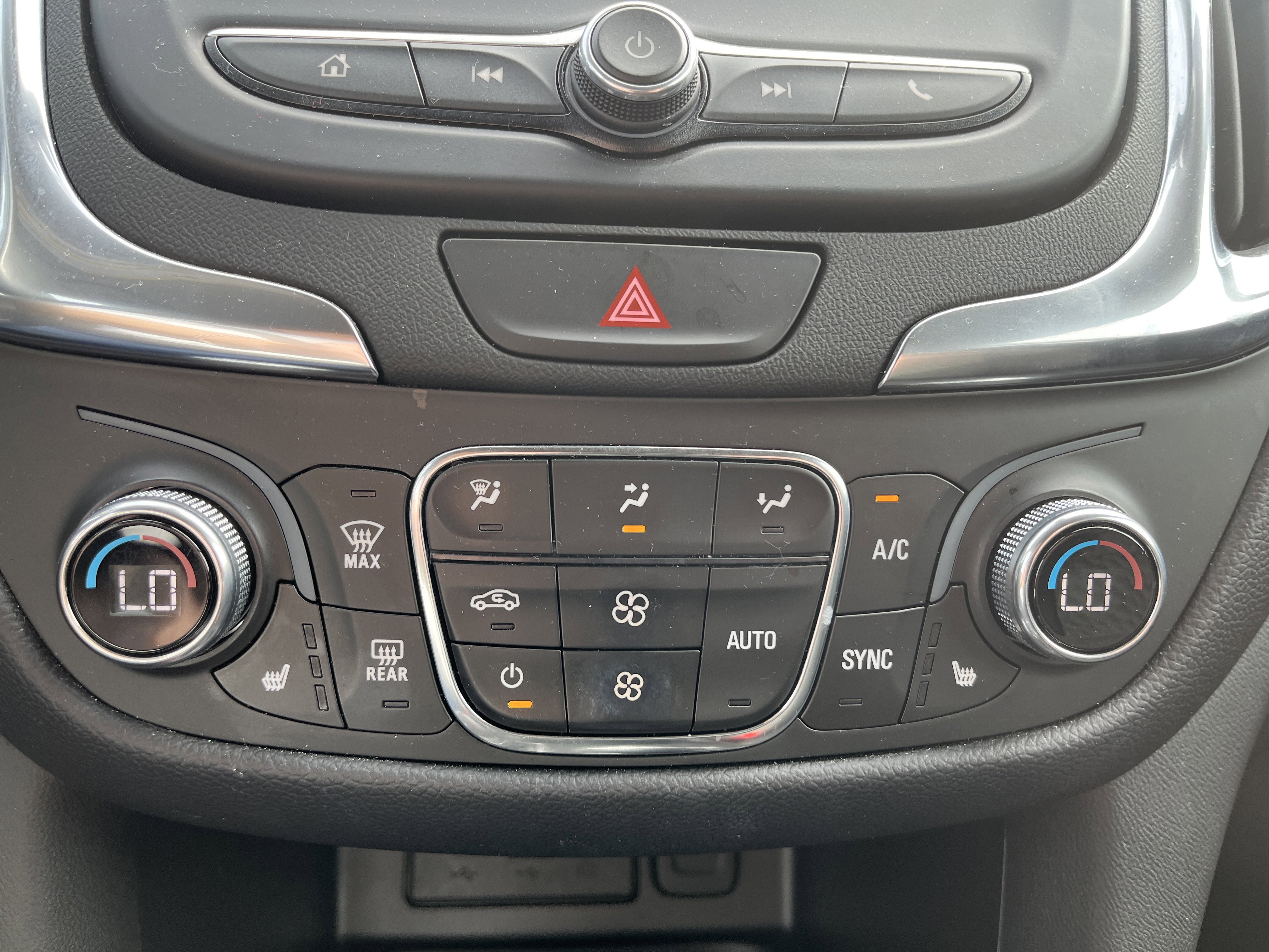 Used 2021 Chevrolet Equinox LT AWD/4WD image 24