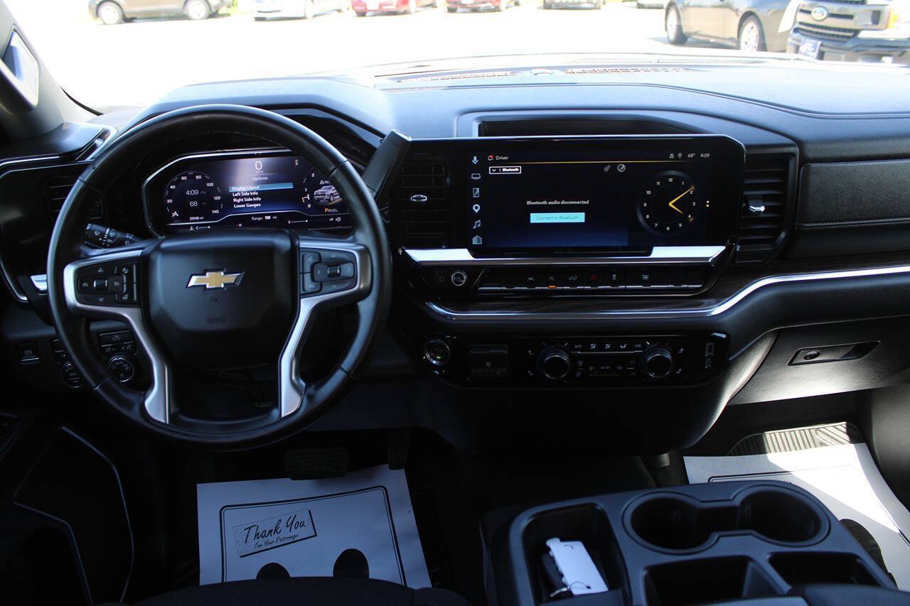 Used 2025 Chevrolet Silverado 1500 LT AWD/4WD image 11