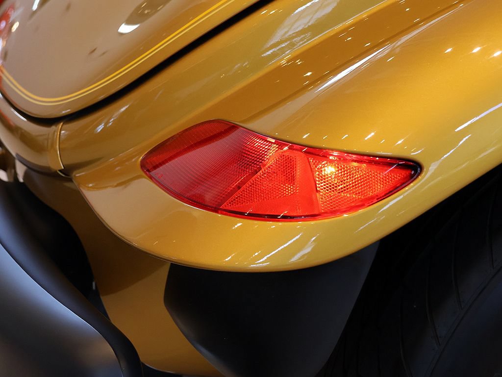 Used 2002 Chrysler Prowler RWD image 19