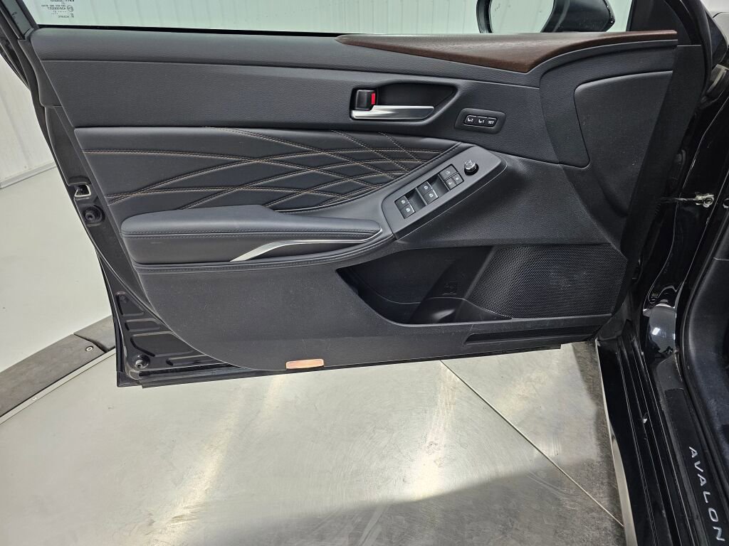 Used 2021 Toyota Avalon Limited w/ Advanced Safety Package image 23