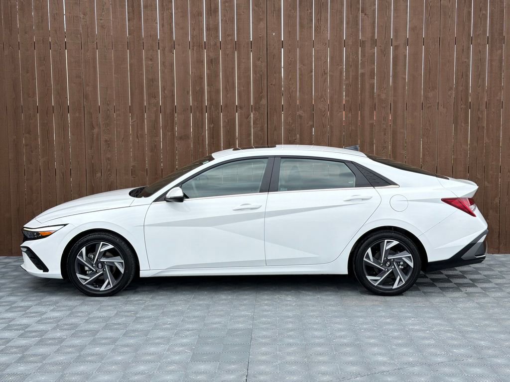 Used 2025 Hyundai Elantra Limited w/ Cargo Package image 14